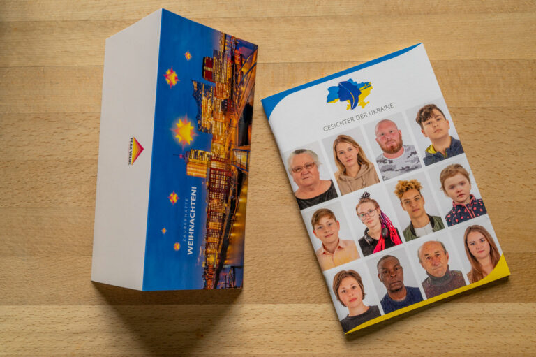 Katalog Gesichter der Ukraine mit Weihnachtskarte